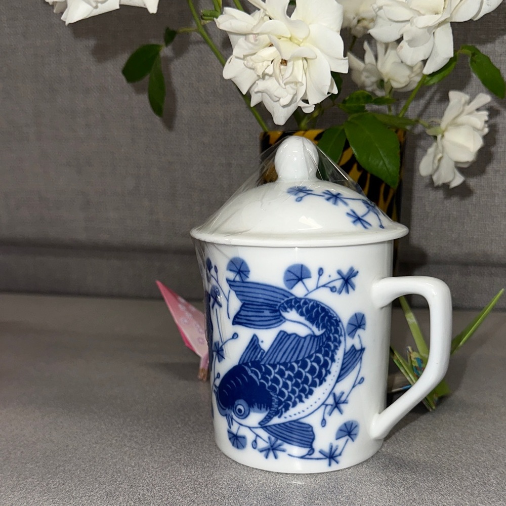 Source Unknown Blue and White Fish Design Mug